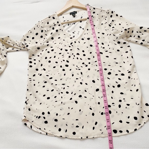 Ann Taylor Cream + Black Speckled V-Neck Ruched Drawstring Sleeves Blouse - Picture 6 of 11